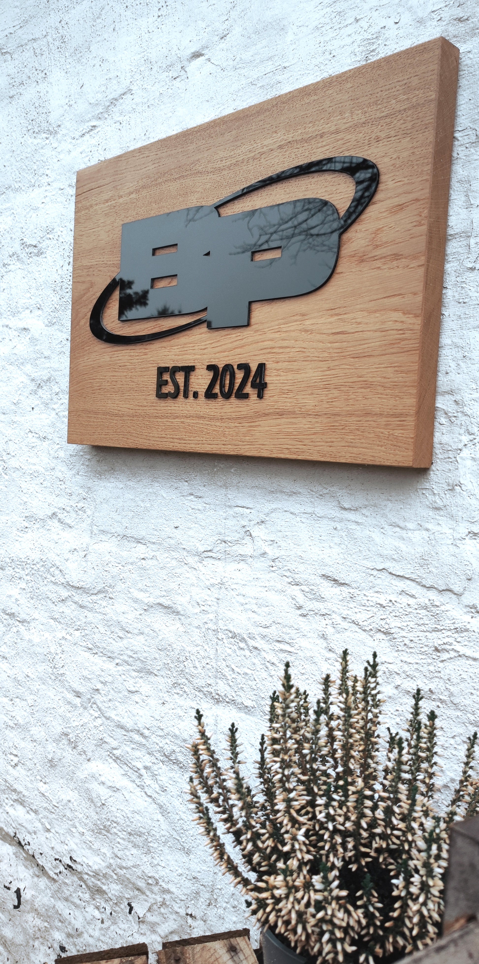 Eichenschild & schwarzes Acryl (45x30cm), Firmenlogo, Haustürschild, Türschild personalisiert, Eingangsschild, Holzschild, Namensschild.