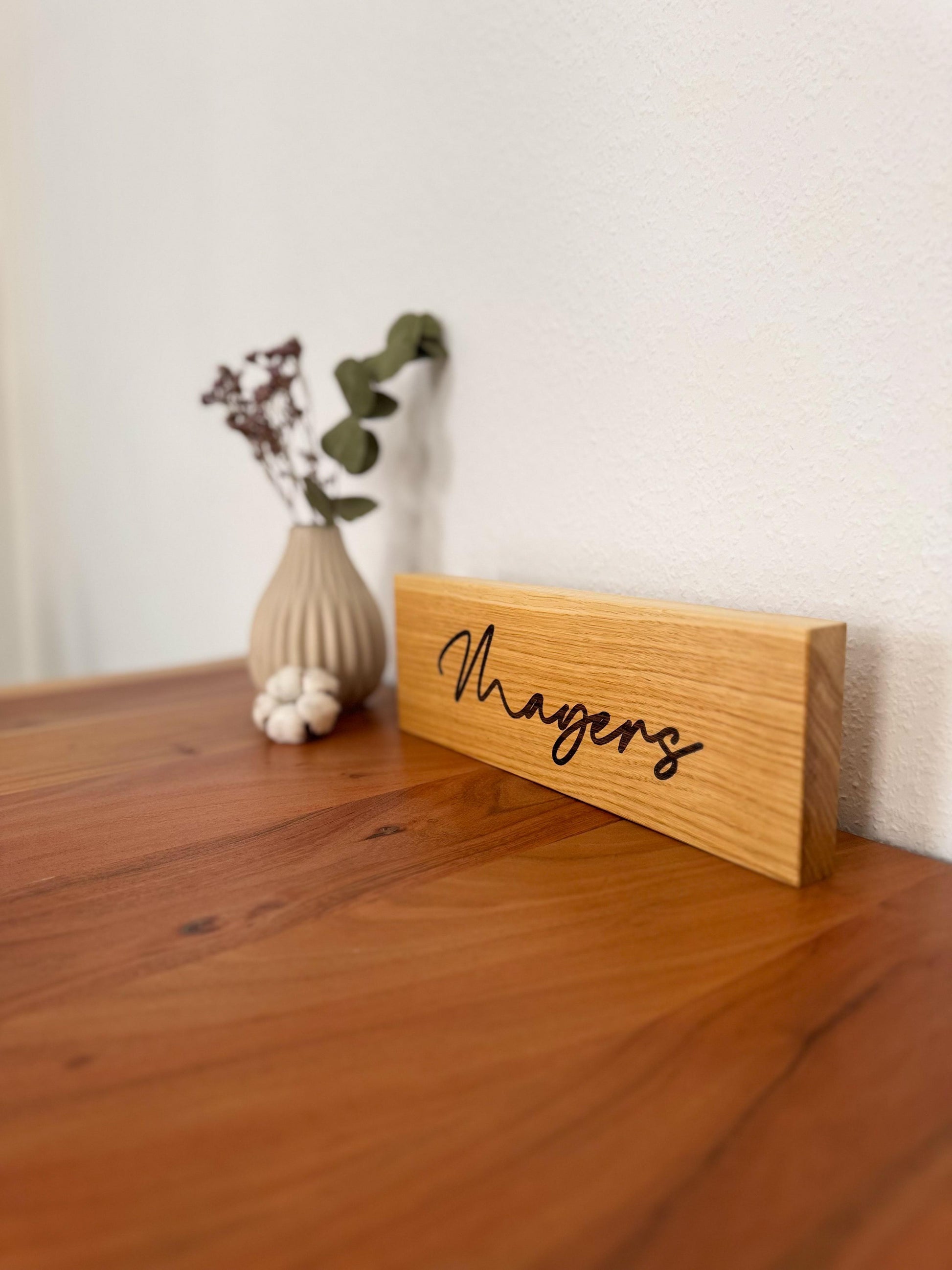 Eichenschild (30x10cm), Haustürschild, Willkommen, Türschild personalisiert, Eingangsschild, Eiche Holzschild, Namensschild Haustür.